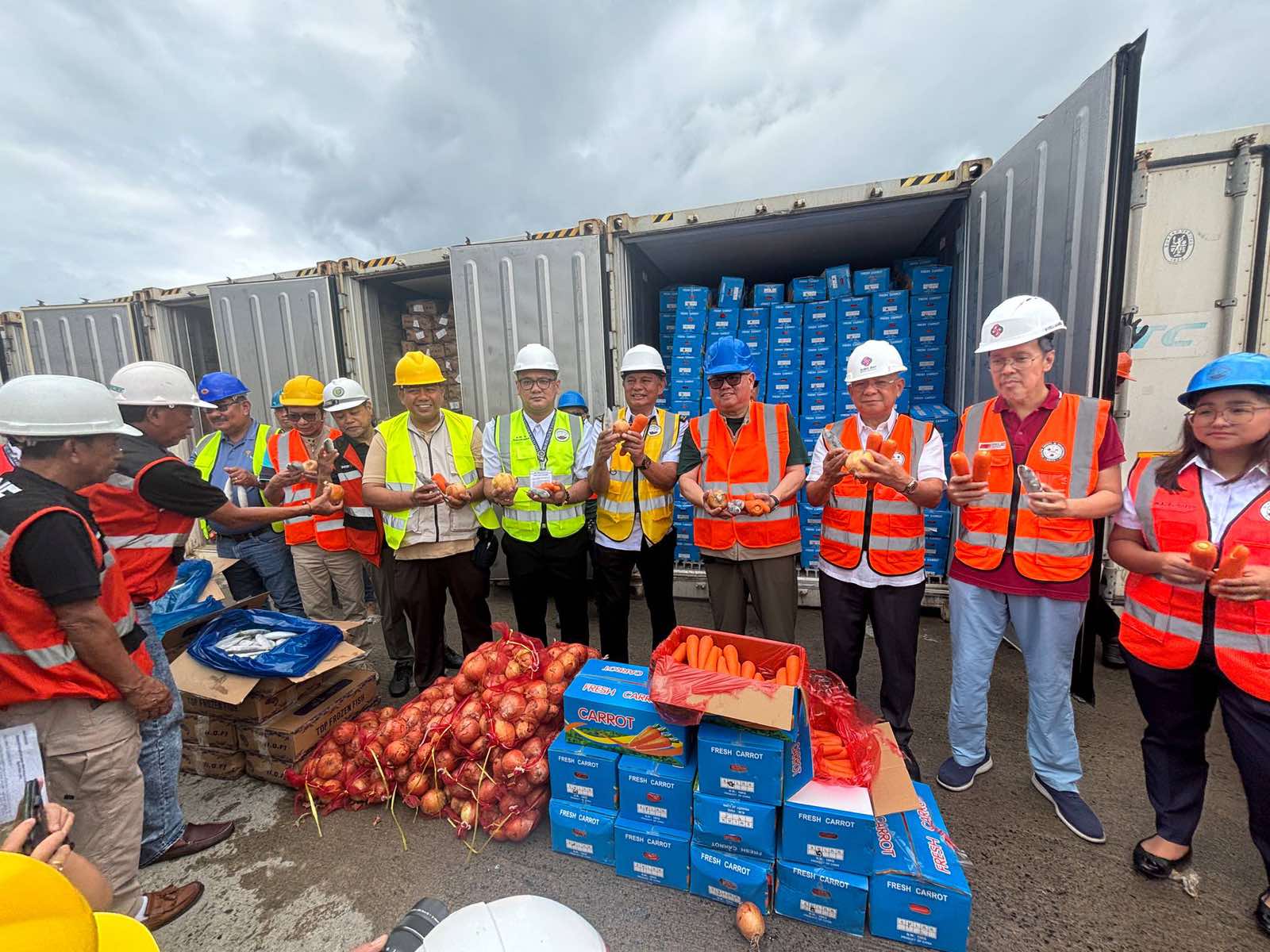 DA-inspects-smuggled-agricultural-goods-in-Subic-Port