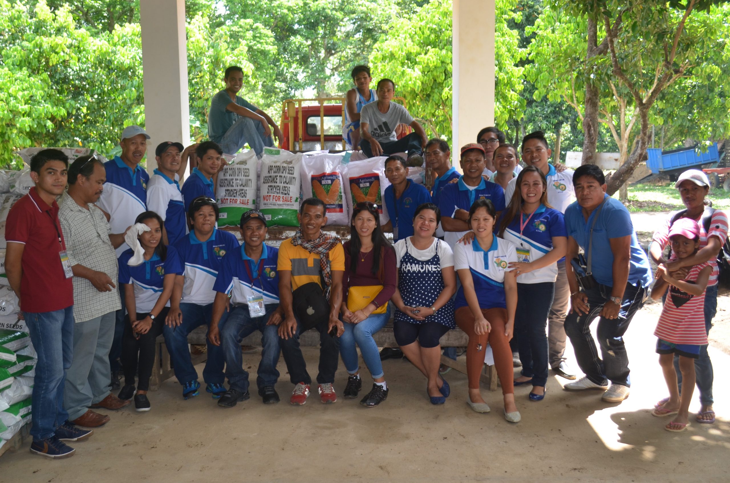 DA-SAAD North Cotabato distributes 120 sacks of corn to New Life Farmers Association