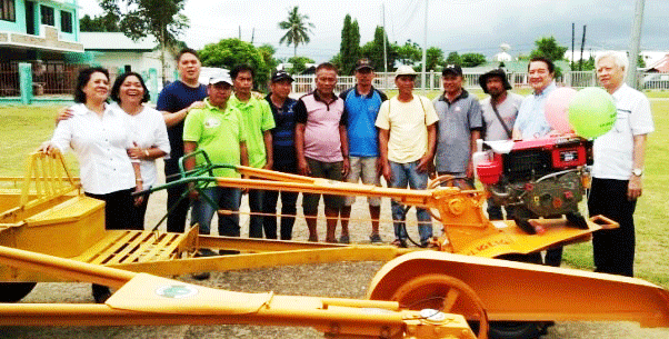 SAAD Northern Samar distributes hundred sets of farm equipment