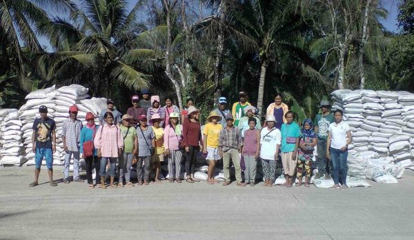 SAAD Apayao distributes inputs for its farmer-beneficiaries in Flora