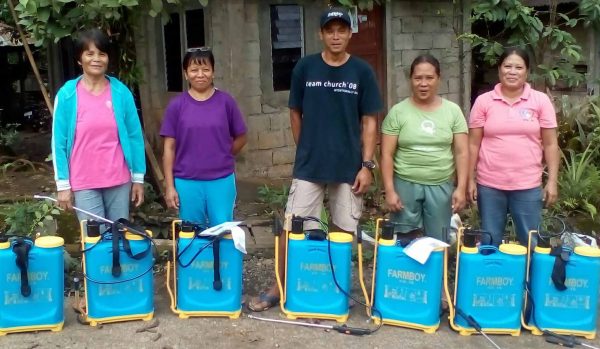 Farmer-partners in Piñan, ZaNorte accept knapsack sprayers from DA-SAAD