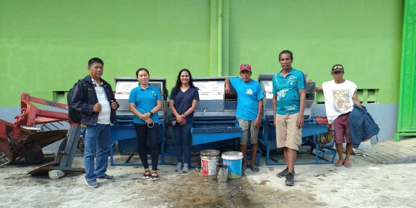 Palay threshers distributed to Masbate farmers’ associations