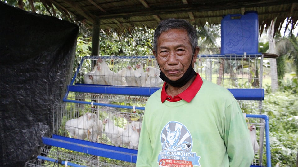 Nunungan farmers receive Php 7.4M RTL Chicken Project