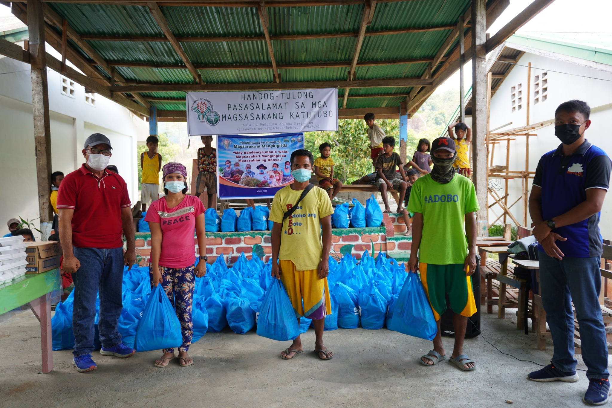 OccMin wrap-up Farmers and Fisherfolk Month through a community pantry and feeding program