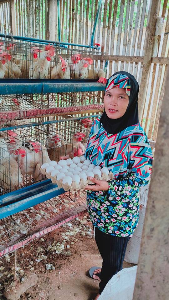 Woman farmer earns Php 52K from chicken production project