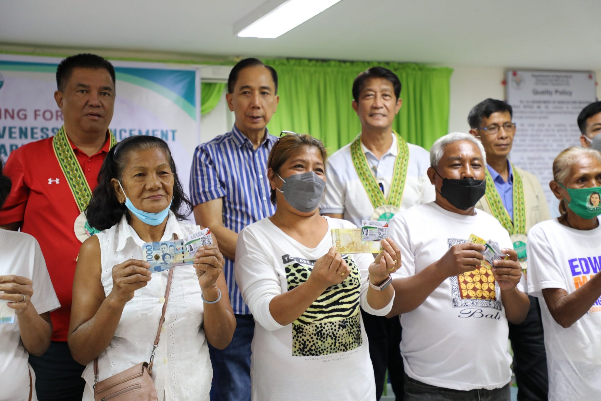 Cagayanon farmers and fishers receive P388M support from agri dep’t