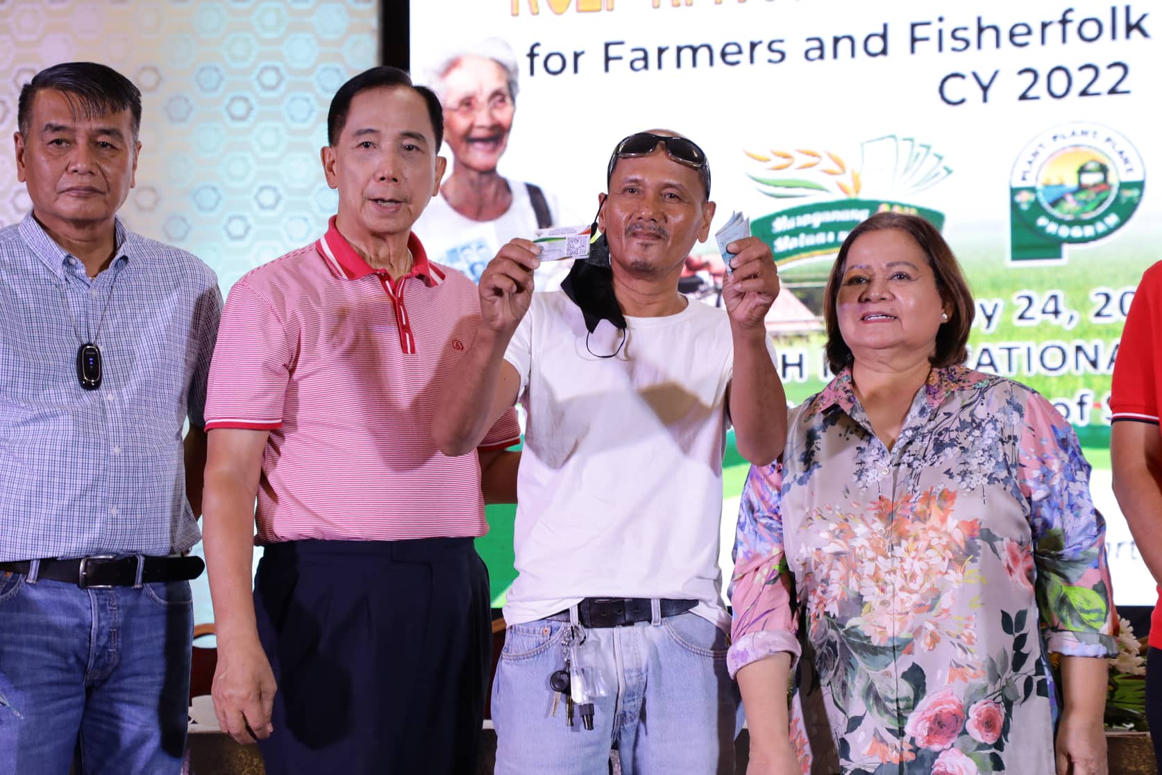 Pampangueño farmers, fishers receive P302.08-M worth of DA interventions
