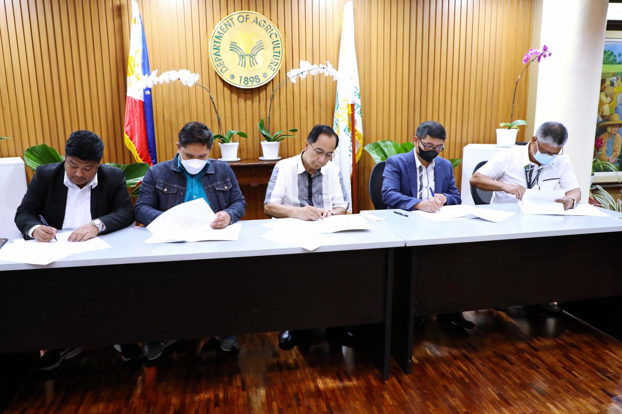 Quezon rice farmers to benefit from “We Will Rice Program” in newly-signed MOU