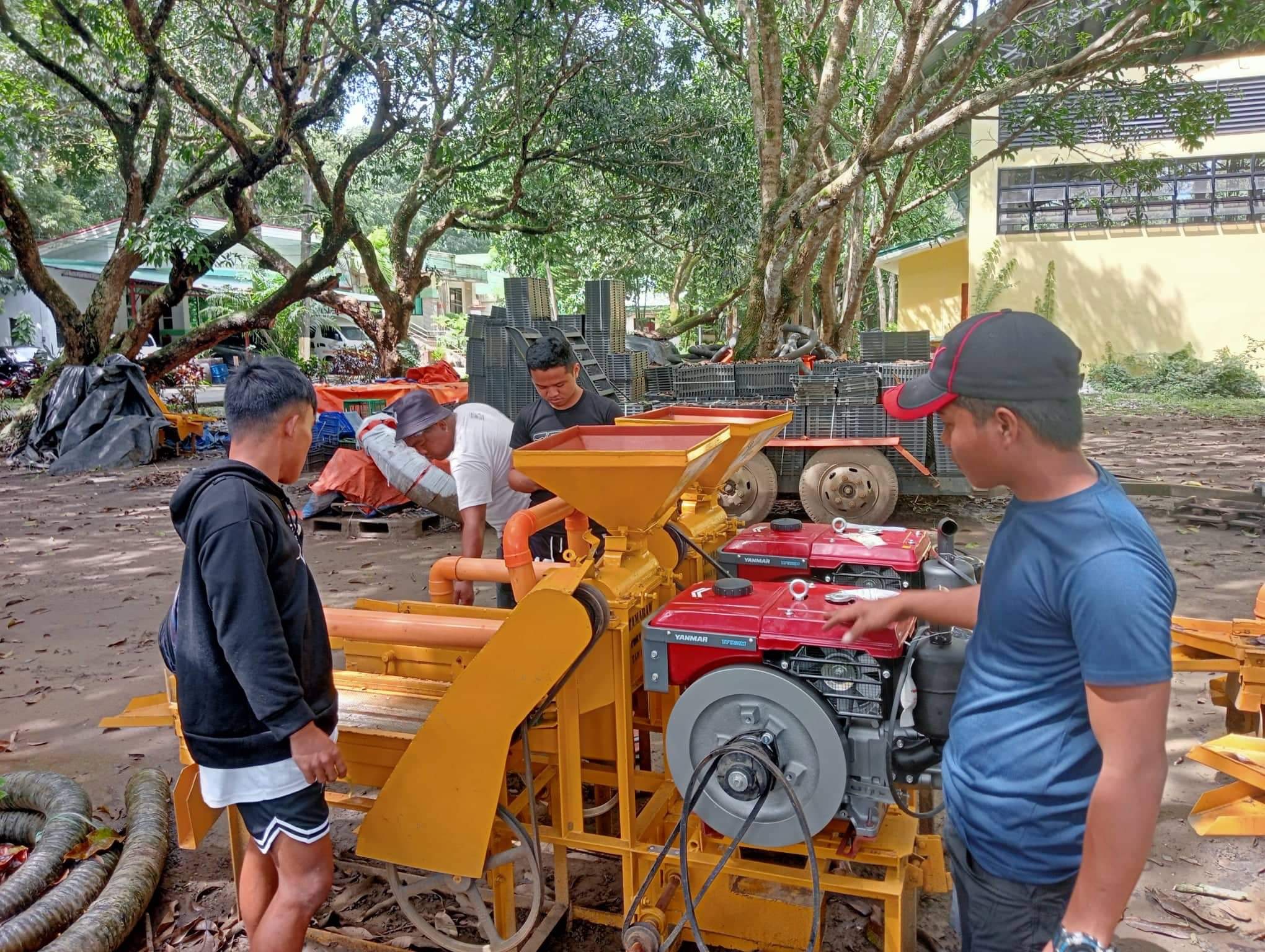 Antique farmers receive postharvest machinery to increase corn production