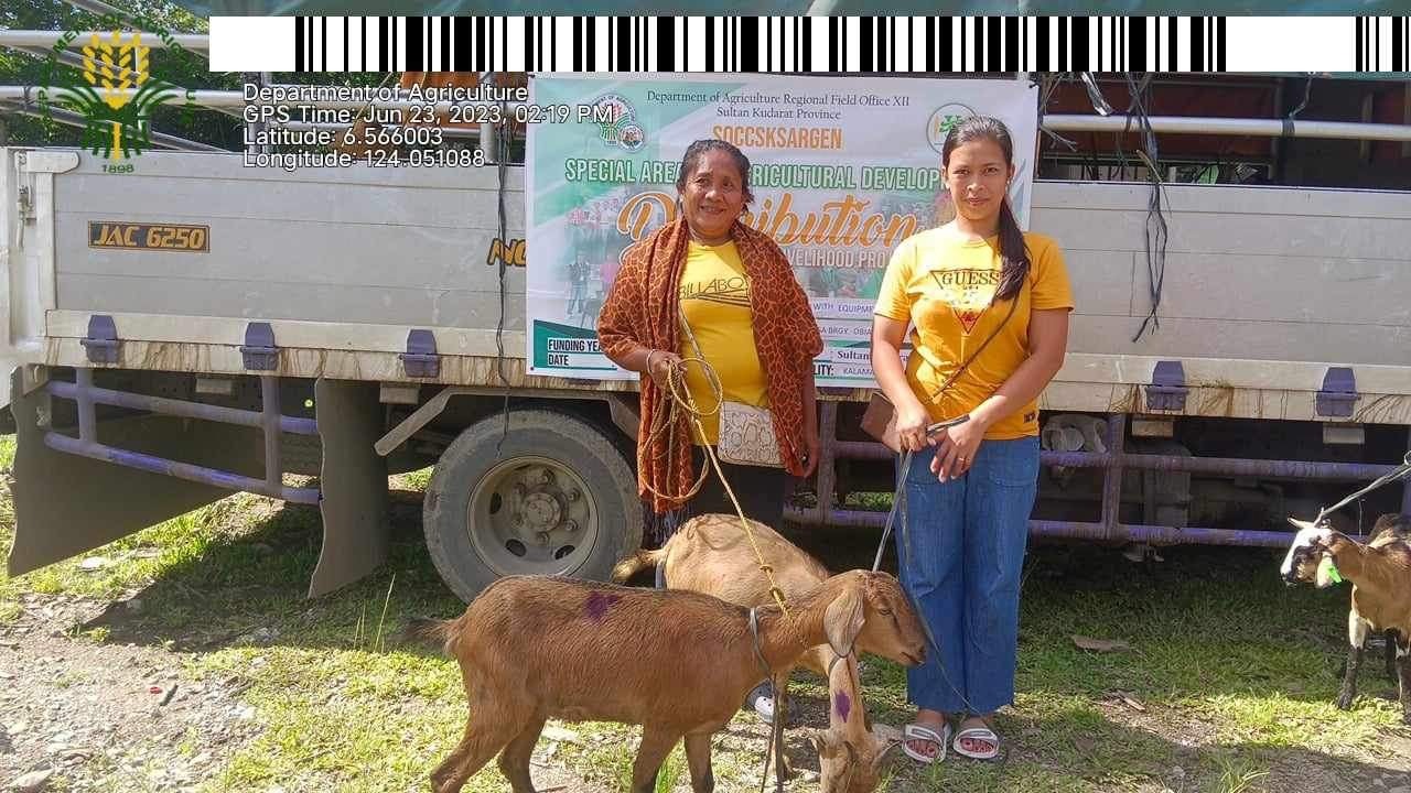 Women goat raisers in Sultan Kudarat receive goat production project through DA-SAAD Phase 2