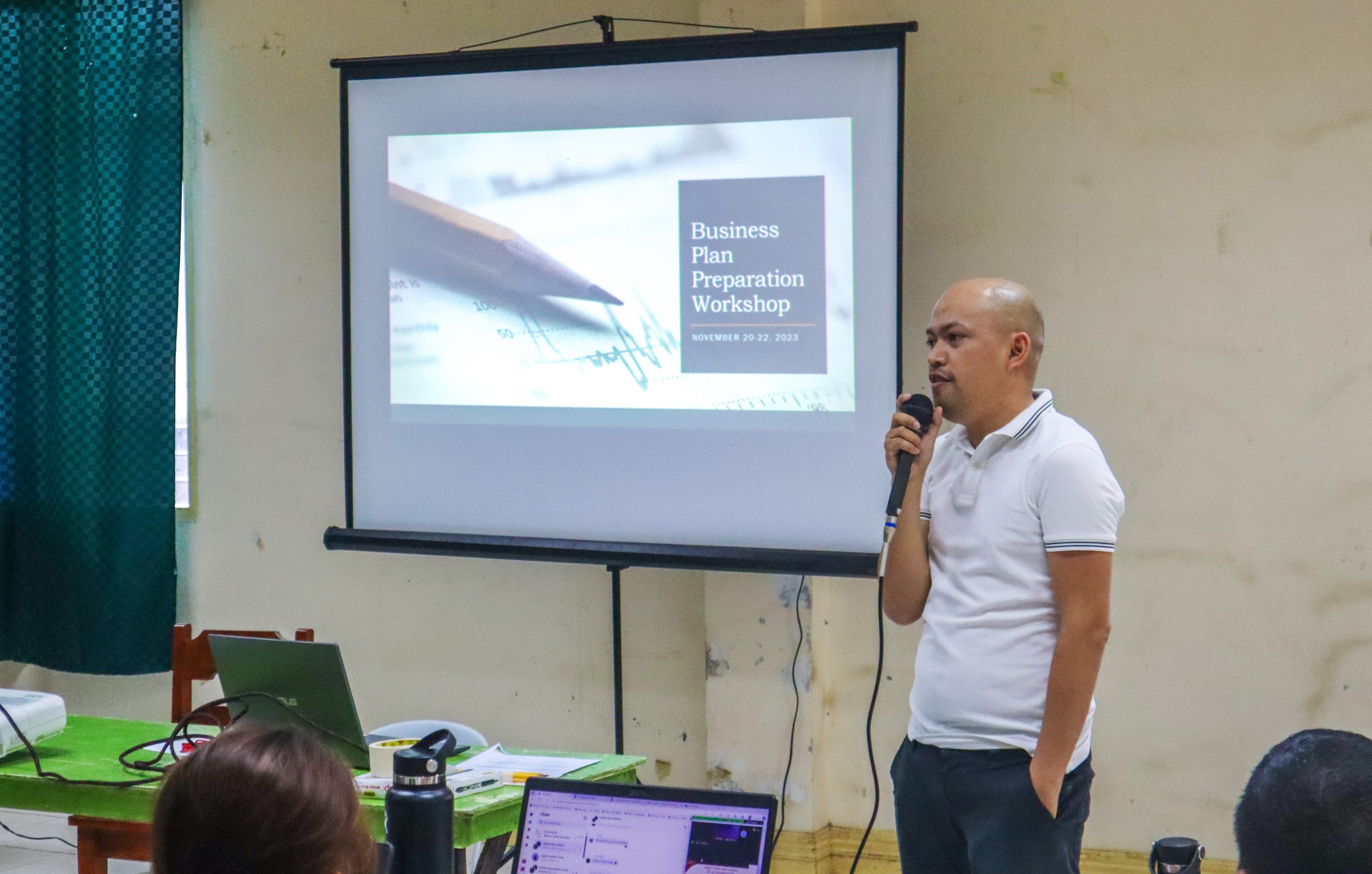 SAAD Caraga staff develop simplified business plan for Phase 2 farmers